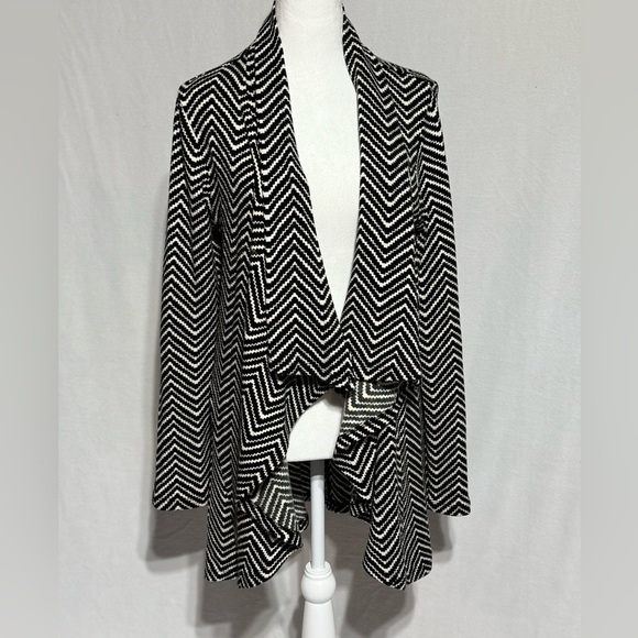 Skies Are Blue Sweaters - Skies Are Blue Black and White Chevron Open Front Cardigan Size Large